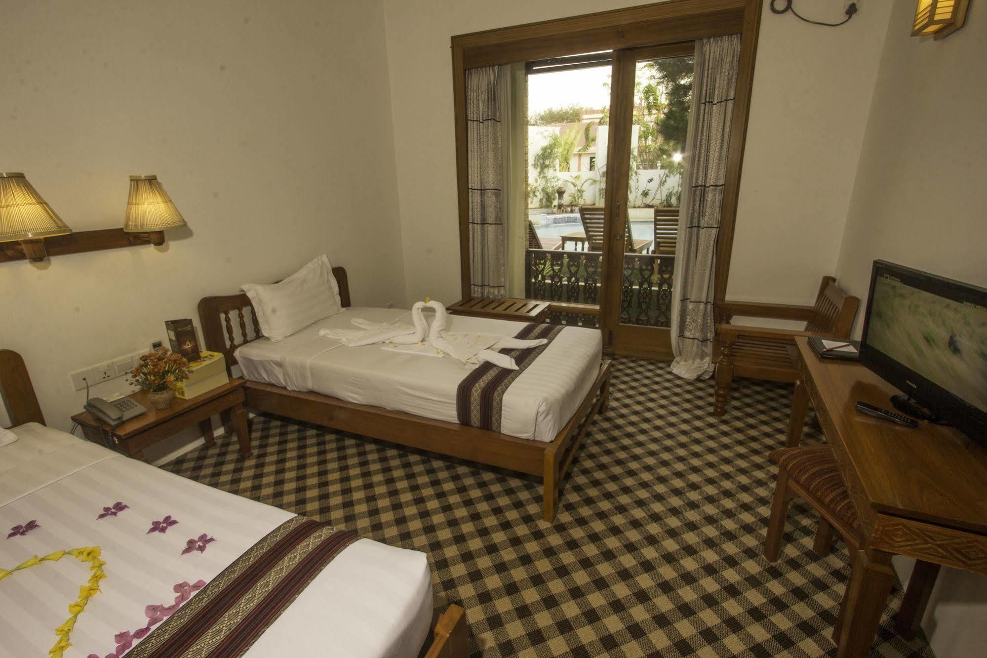 Raza Gyo Hotel Bagan Exterior foto